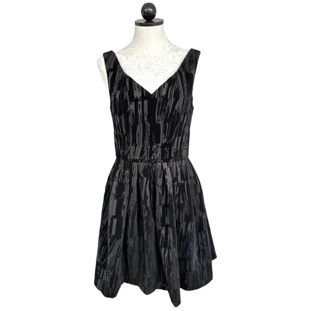 Calvin Klein Black Velvet Burn-Out Fit & Flare Dress V-Neck Sleeveless Size 6